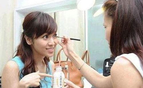 娱乐吃瓜酱化妆视频,美妆视频大揭秘！