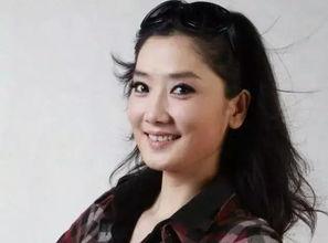 娱乐凤凰传奇玲花吃瓜,揭秘凤凰传奇背后的娱乐风云